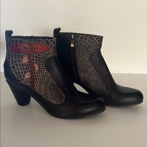 Stylish Dark Brown Brown Ankle Boots